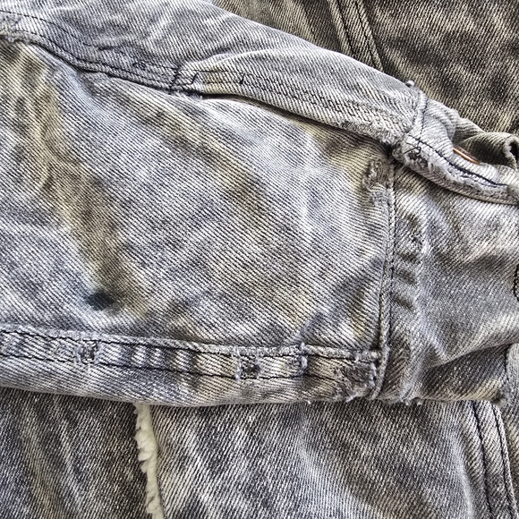 Vintage Levi's Black Denim Acid Wash Trucker Jacket  Sherpa Lining - Picture 9 of 9